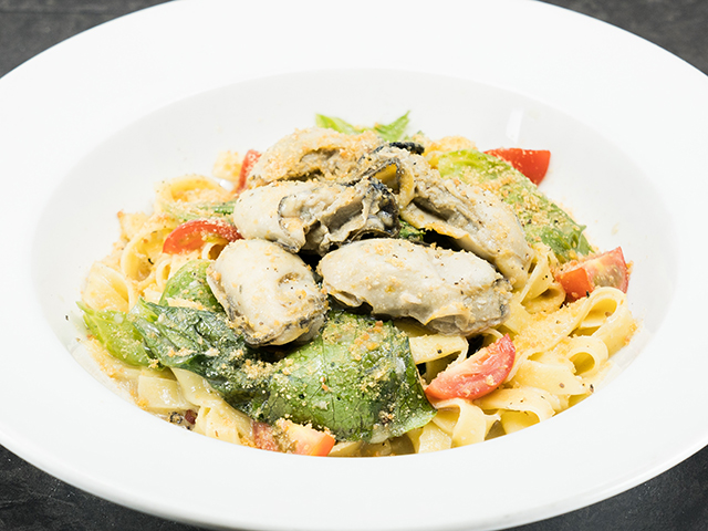 牡蠣とロメインレタス、カラスミのフェットチーネ ￥2,300