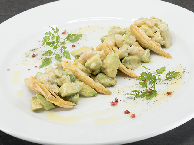 ツブ貝と海老、アボカドのパイミルフィーユ ￥1,580