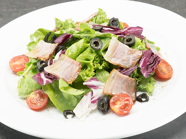 炙りパンチェッタとほろ苦野菜サラダ（ハーフ￥980） ￥1,500