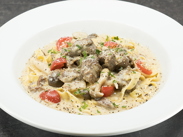 豚ホホ肉と茸のポルチーニクリームソースのフェットチーネ ￥2,700